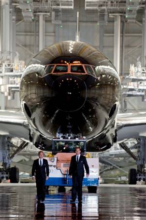 All Blacks rugby players Kieran Read and Andy Ellis ceremonially led the one-of-a-kind Boeing 777-300ER aircraft out of Boeing's paint hangar facility in Seattle. 